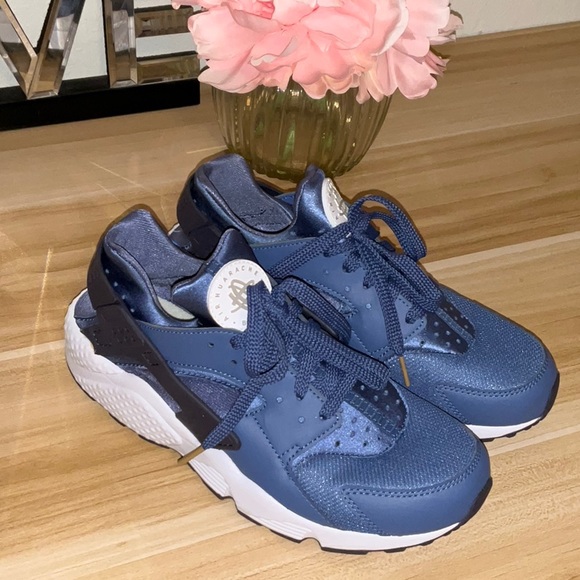 🚨NEW🚨 NIKE HUARACHE MEN 9.5 - Picture 1 of 6